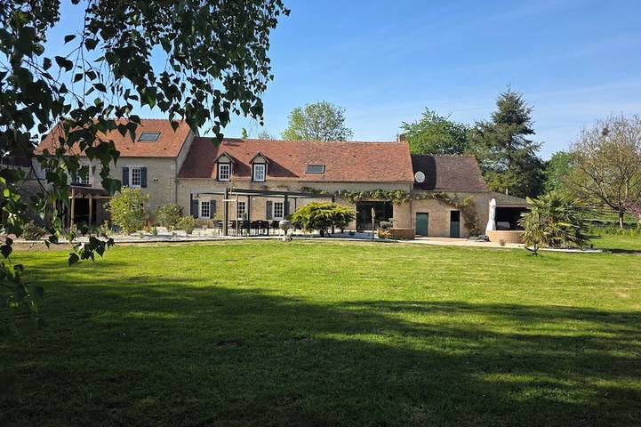 Location de vacances pour 11 personnes, avec jardin ainsi que terrasse et jacuzzi dans Ri (Orne)
