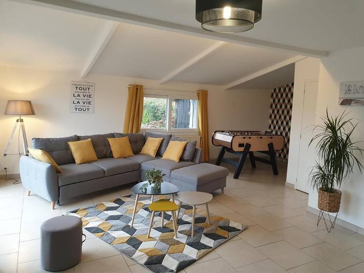 Gîte pour 10 personnes, avec terrasse et vue, adapté aux familles à Étréaupont