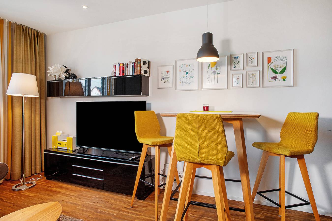 Ganze Wohnung, Ferienwohnung 'Ins Gelbe, 50qm' mit Balkon und Wi-Fi in Langenargen, Region Bodensee-Oberschwaben