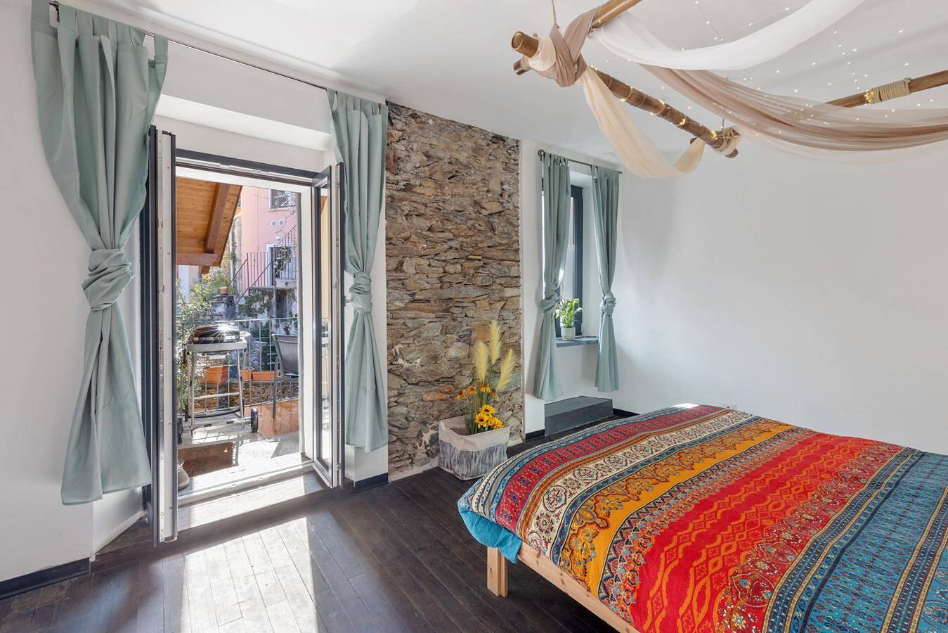 Geheel appartement, Appartement 'Casa Valy' met uitzicht op het meer, Wi-Fi en airconditioning in San Bartolomeo (Cannobio), Gemeente Cannobio