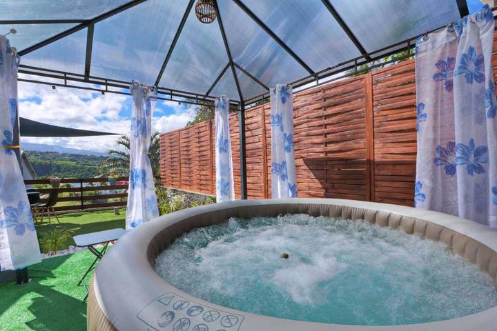 Maison de vacances pour 4 personnes, avec jacuzzi ainsi que terrasse et jardin