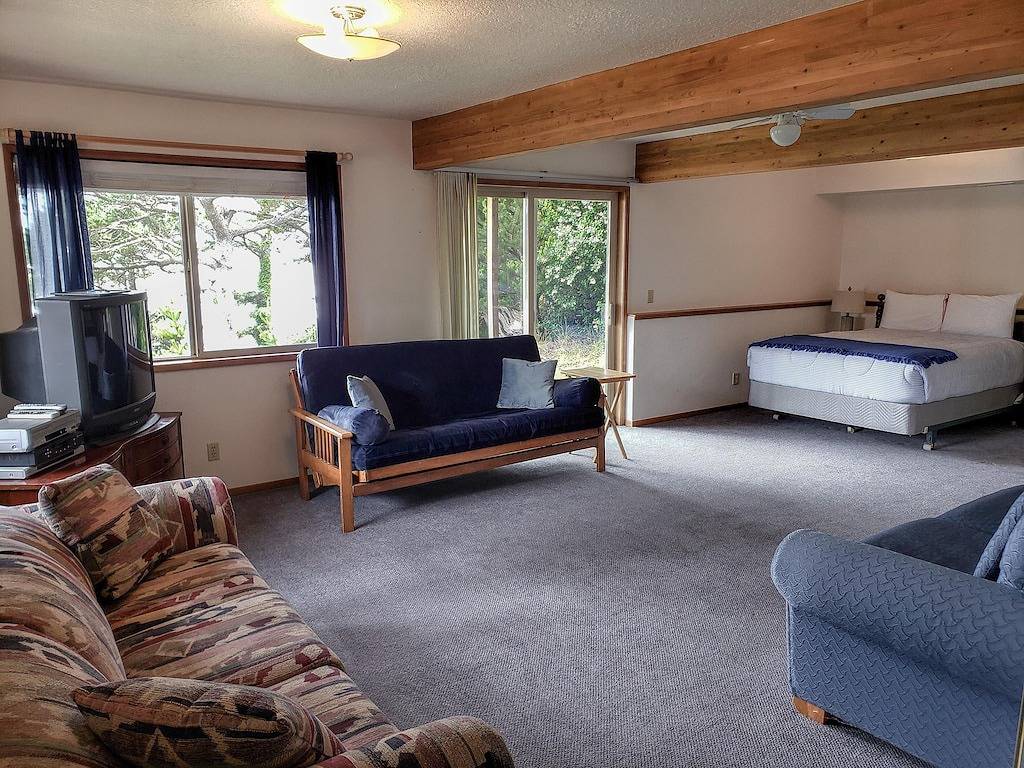 Affordable home with gorgeous bay and ocean views! in Netarts, Tillamook County