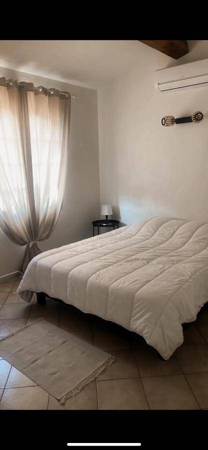 Villa pour 10 personnes, avec terrasse ainsi que vue et piscine, animaux acceptés à Sanary-sur-Mer - 4