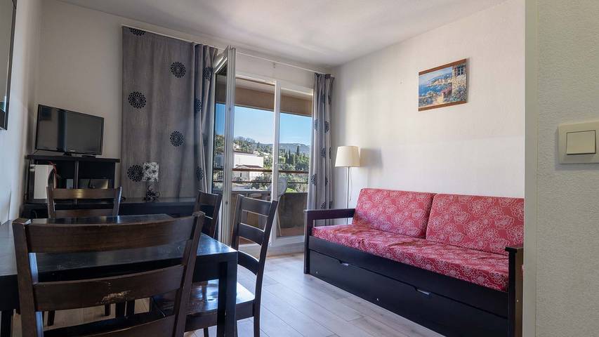 Appartement de vacances pour 4 personnes, avec balcon et piscine à Grasse