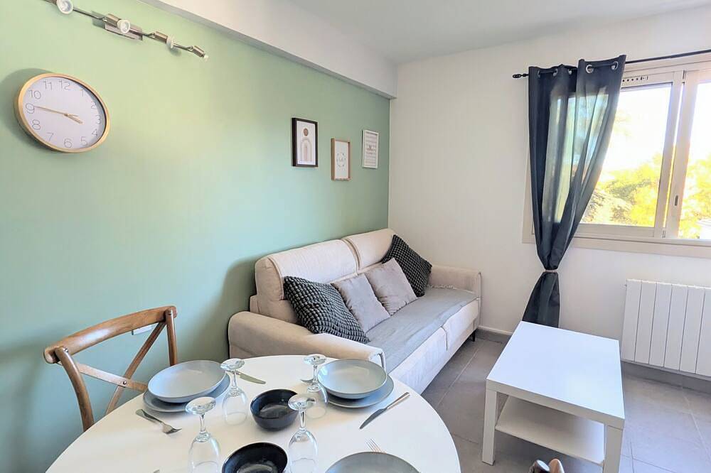 Appartement entier, Charmant T2
150 m cure thermale 
capacité 4 personnes in Gréoux-les-Bains, Alpes-de-Haute-Provence