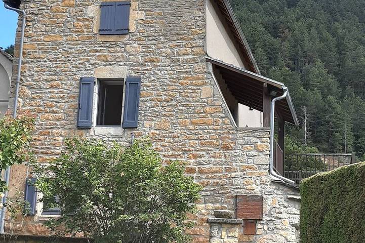 Gîte pour 6 personnes, avec jardin et terrasse à Balsièges