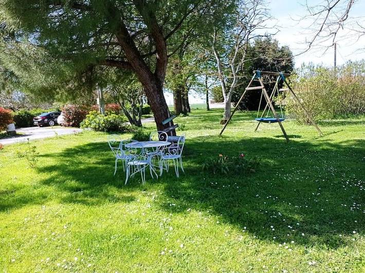 Location de vacances pour 4 personnes, avec Terrasse ainsi que Jardin et Vue dans Nuaillé-d'Aunis