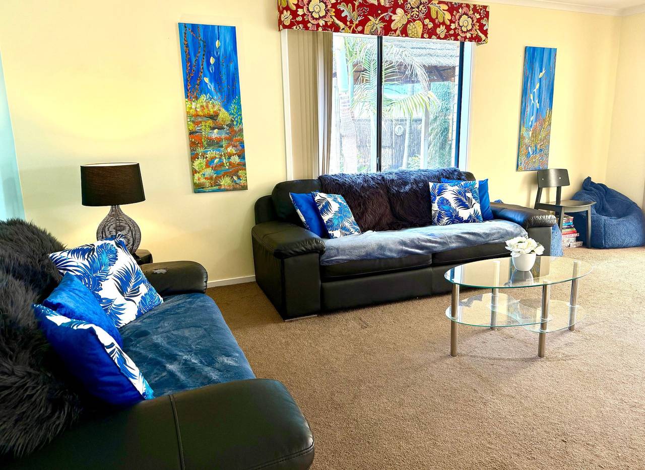 Lakeside Getaway - 4Br | Jetty, Wi-Fi, Waterfront in Encounter Bay, South Australia