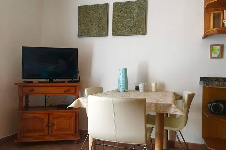 Entire apartment, 2-3 persons apartment in the sunny South West, Playa San Juan Modern and Bright in Playa de San Juan, Guía de Isora
