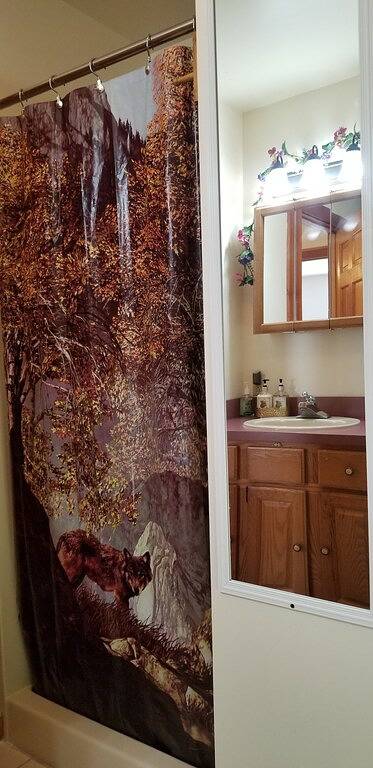 Enchanted Forest Retreat in der Nähe von Mt. Sunapee: Skifahren, wandern, geniessen in unserem Spa! in Newbury (NH), New Hampshire