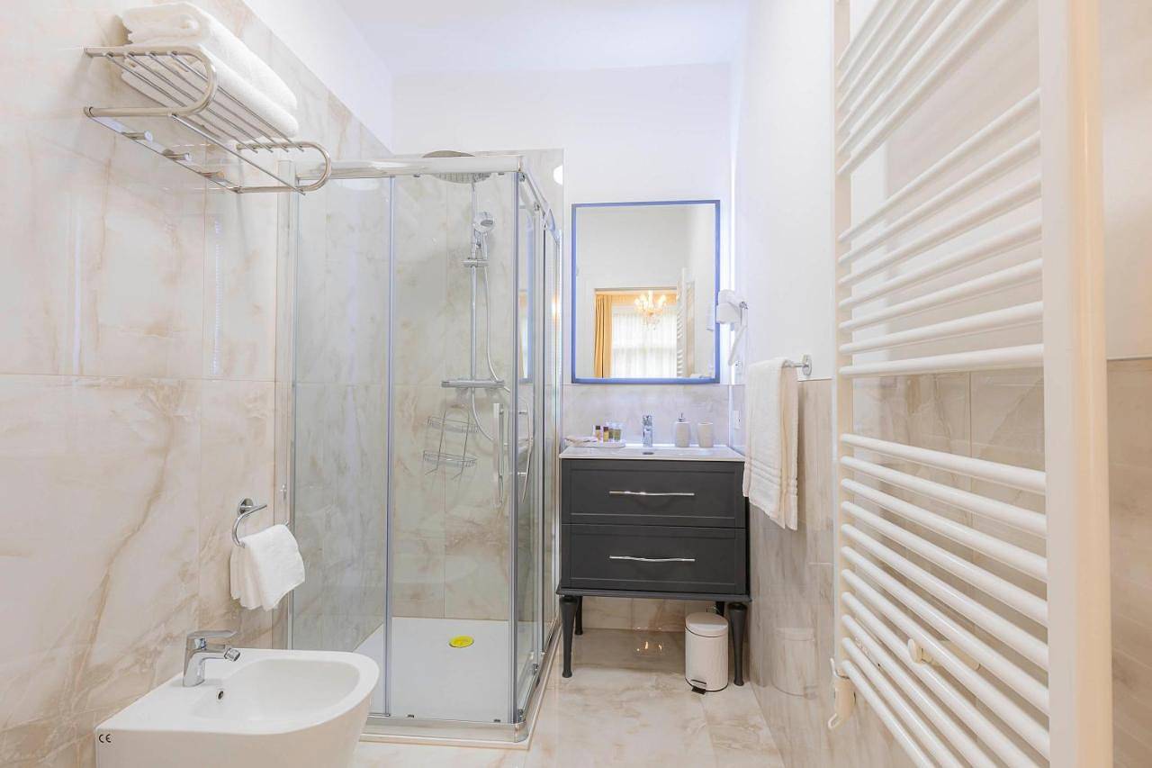 Crys: Rooms, Holiday, Business in Centro Storico di Verona, Verona