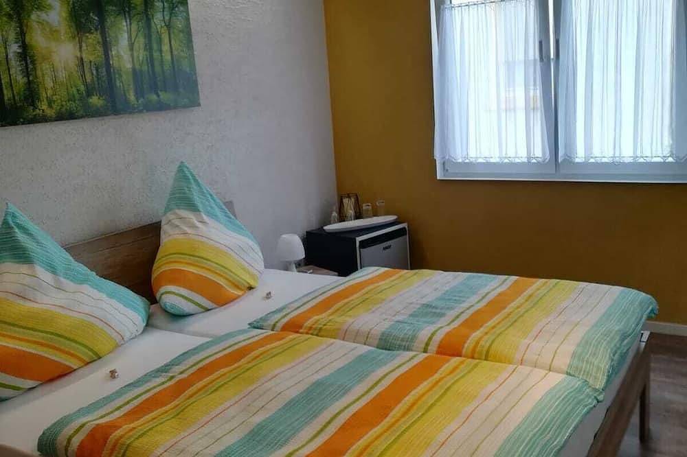 Neues, modernes, barrierefrei begehbares  Gästezimmer mit eigenem Bad in Neuwied, Osteifel