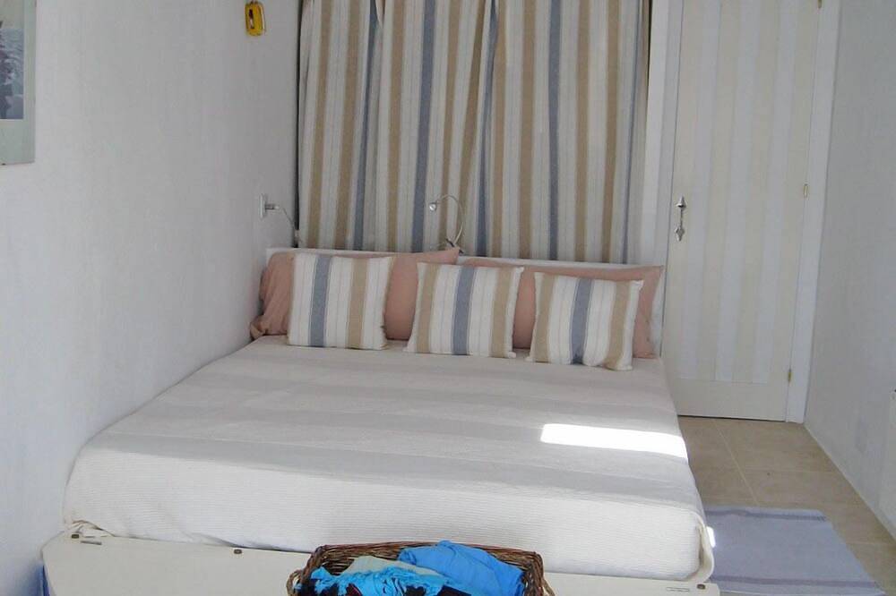 Enchanting fisherman’s cottage in front of the sea in Biniancolla in Biniancolla, Menorca