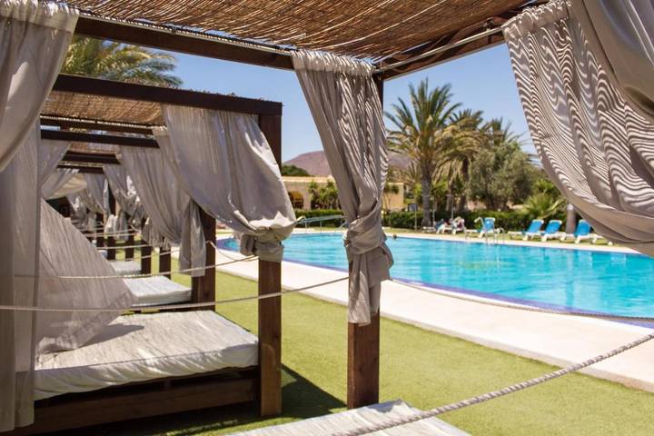 Resort per 5 persone, con Terrazza e Idromassaggio nonché Giardino e Piscina in Andalusia