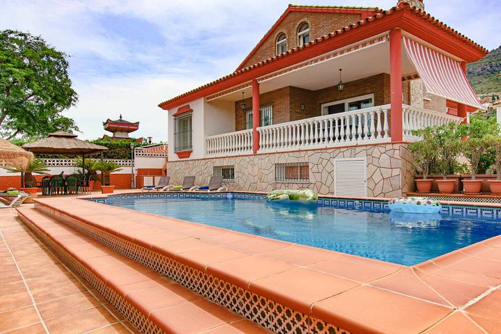 Villa for 10 people, with garden and balcony - 1