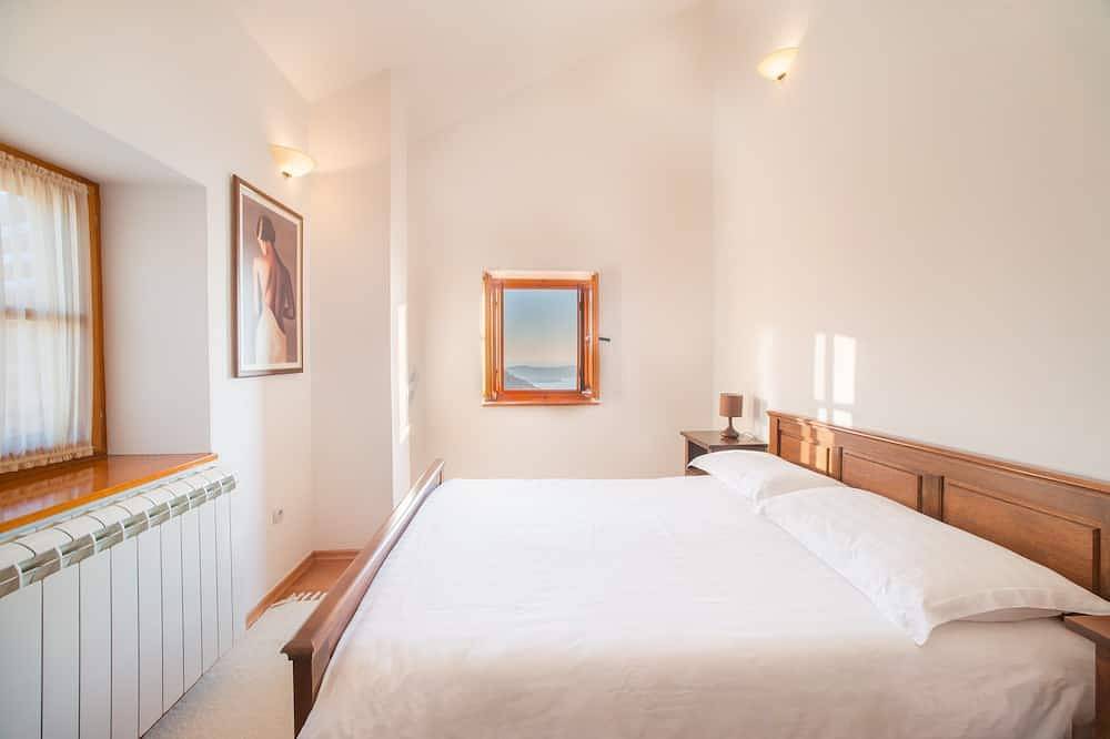 Luxury villa with stunning views. 3 Bedrooms▪6 Sleeps ▪2 Bathrooms ▪Private pool in Opština Tivat