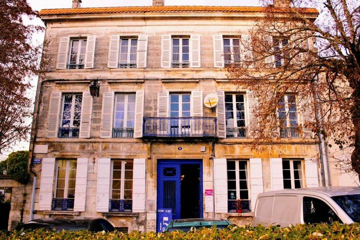 Location de vacances pour 4 personnes, avec jardin ainsi que vue et piscine, animaux acceptés à Ribérac - 2