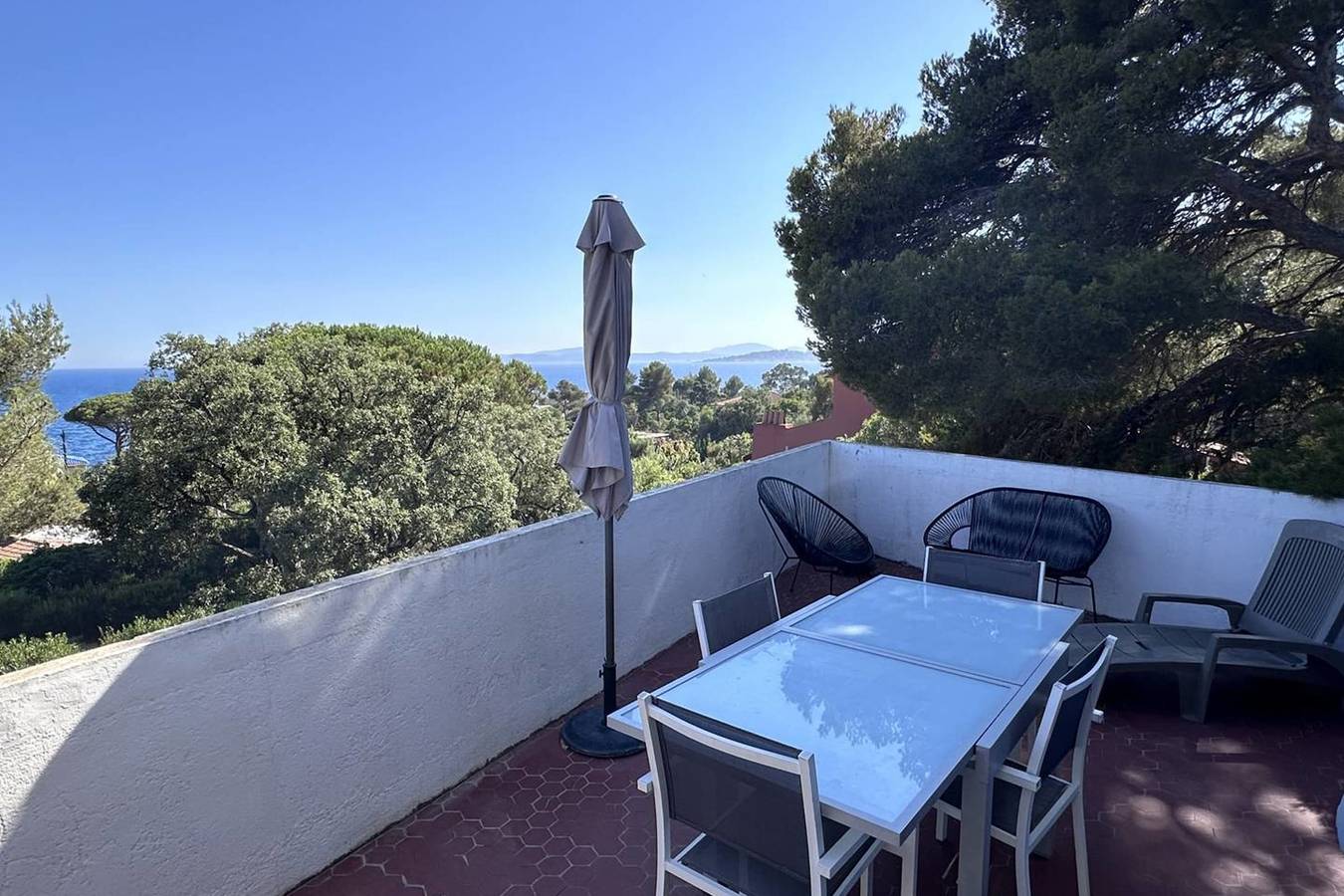 Appartement entier, Appartement 3p avec terrasse face à la mer in Les Issambres, Roquebrune-sur-Argens
