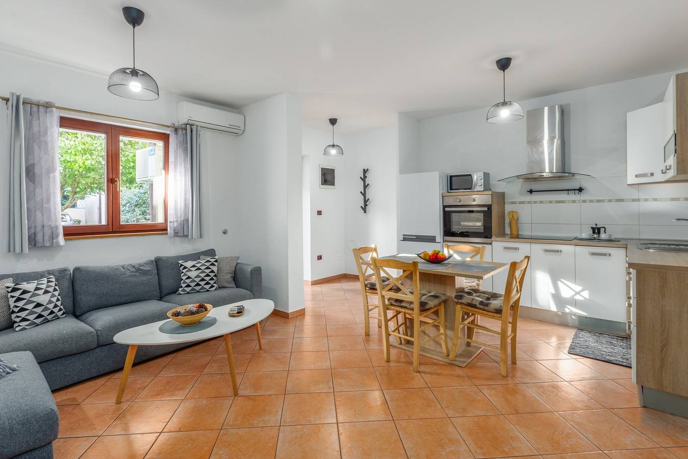 Ganze Wohnung, 2-Zimmer-Ferienwohnung mit Terrasse Basanija, Umag A-21418-c in Umag, Umag und Umgebung