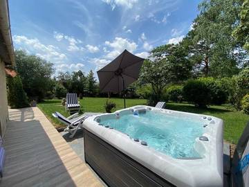 Gîte pour 6 personnes, avec jardin et jacuzzi à Molières