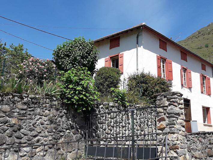 Gîte pour 6 personnes, avec jardin, animaux acceptés à Vèbre