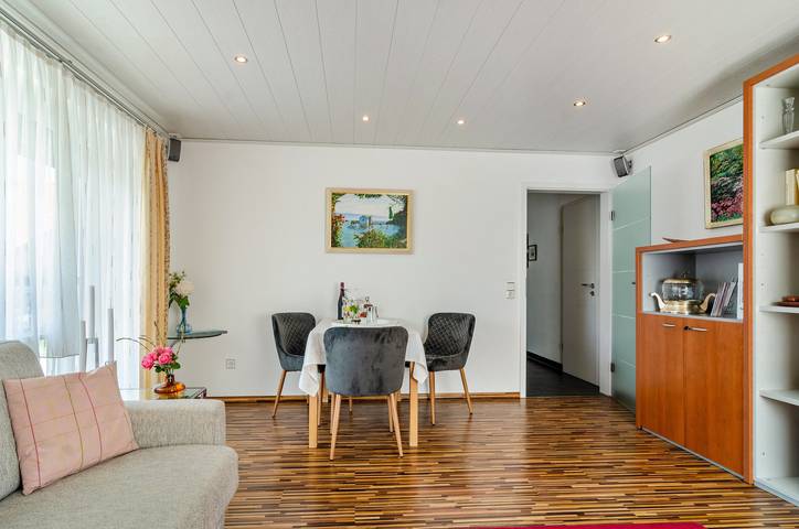 Ganze Wohnung, Ferienwohnung 'Fewo Wegen' mit Bergblick, privater Terrasse und Wlan in Salem, Region Bodensee-Oberschwaben