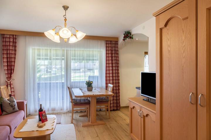 Ganze Wohnung, Ferienwohnung "Sonnenschein Suite" mit Bergblick, Gemeinschaftsgarten und WLAN in Leutasch, Innsbruck Land