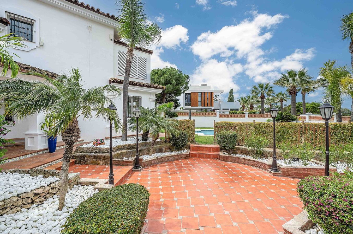 Villa 'Hakuna Matata' with Sea View, Wi-Fi and Air Conditioning in Las Chapas, Marbella