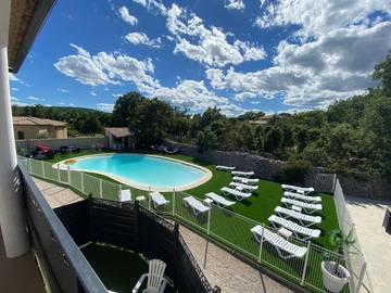 Gîte pour 4 personnes, avec piscine ainsi que vue et jardin à Labastide-de-Virac