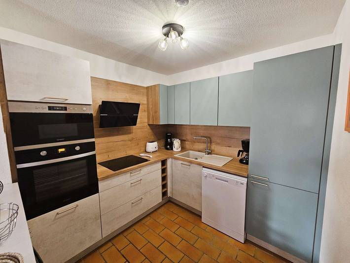 Entire holiday apartment, 3 bedrooms, Wifi, swimming pools, tennis court in Saint-Mandrier-sur-Mer, Mediterranean Coast (France)