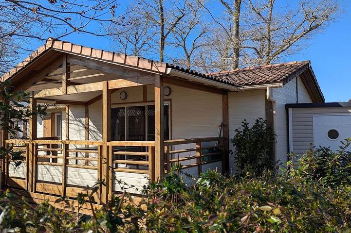 Ferienhaus für 6 Personen, mit Terrasse und Garten sowie Pool - 1