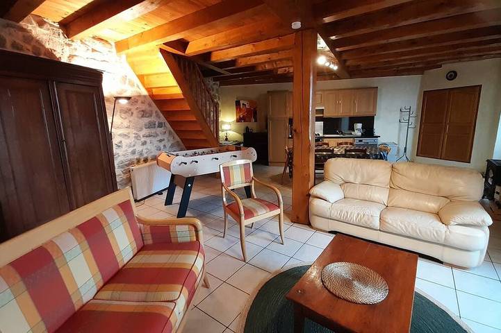 Location de vacances pour 8 personnes, avec Terrasse et Jardin à Rochepaule
