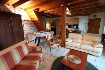Gîte pour 8 personnes, avec terrasse et jardin à Rochepaule