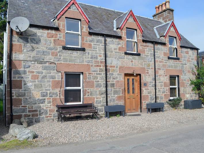 Log cabin for 5 people, with garden in Loch Ness