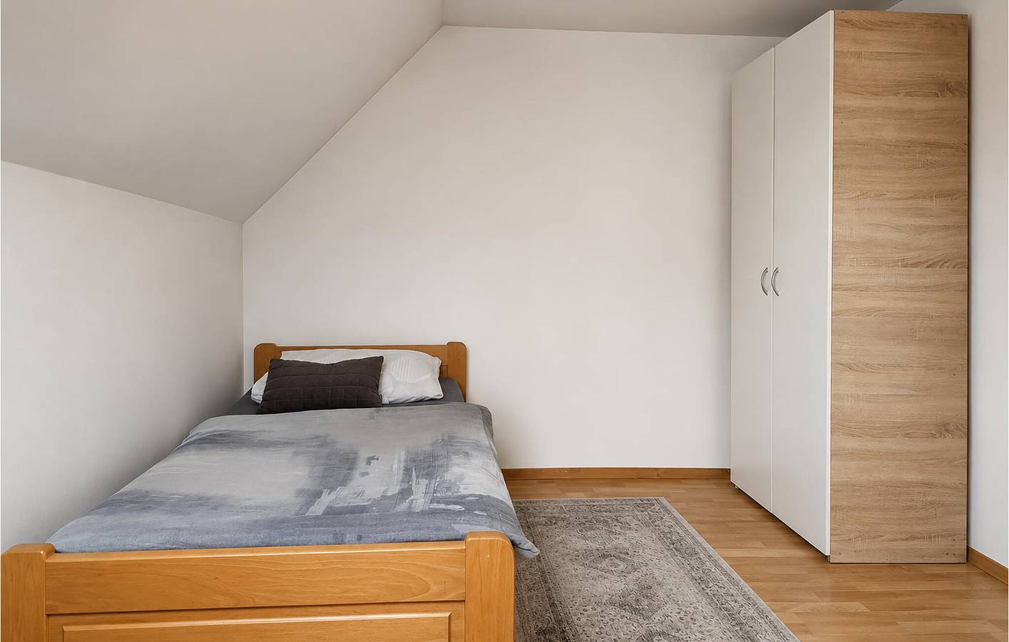 Ganze Ferienwohnung, Charmante Ferienwohnung in Gospić: In der Nähe des Flusses, der Stadt und des Stadtzentrums in Gospitsch, Lika-Senj