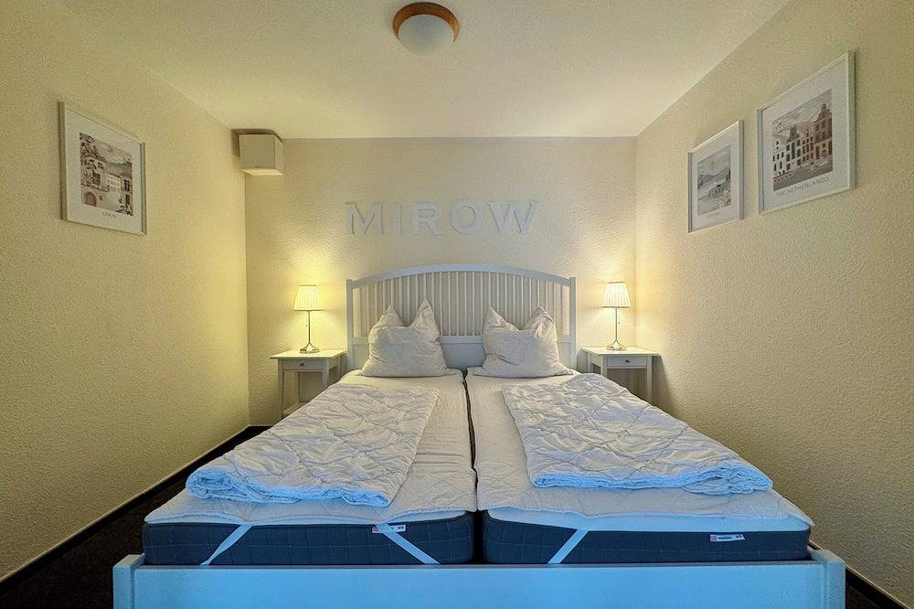 Ganze Wohnung, Seeblick-Oase mit Privat-Bootsanleger: Ihre Traumferienwohnung am Wasser in Mirow, Mecklenburg-Strelitz