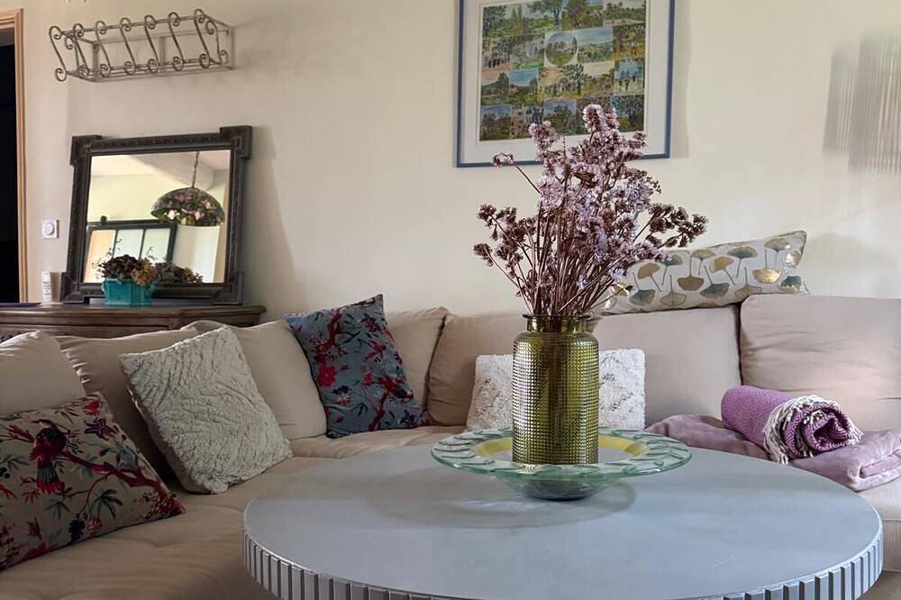 Appartement entier, Vacqueyras : Mas L'Epicure - appartement lumineux  Piscine et jardin à partager in Vacqueyras, Vaucluse
