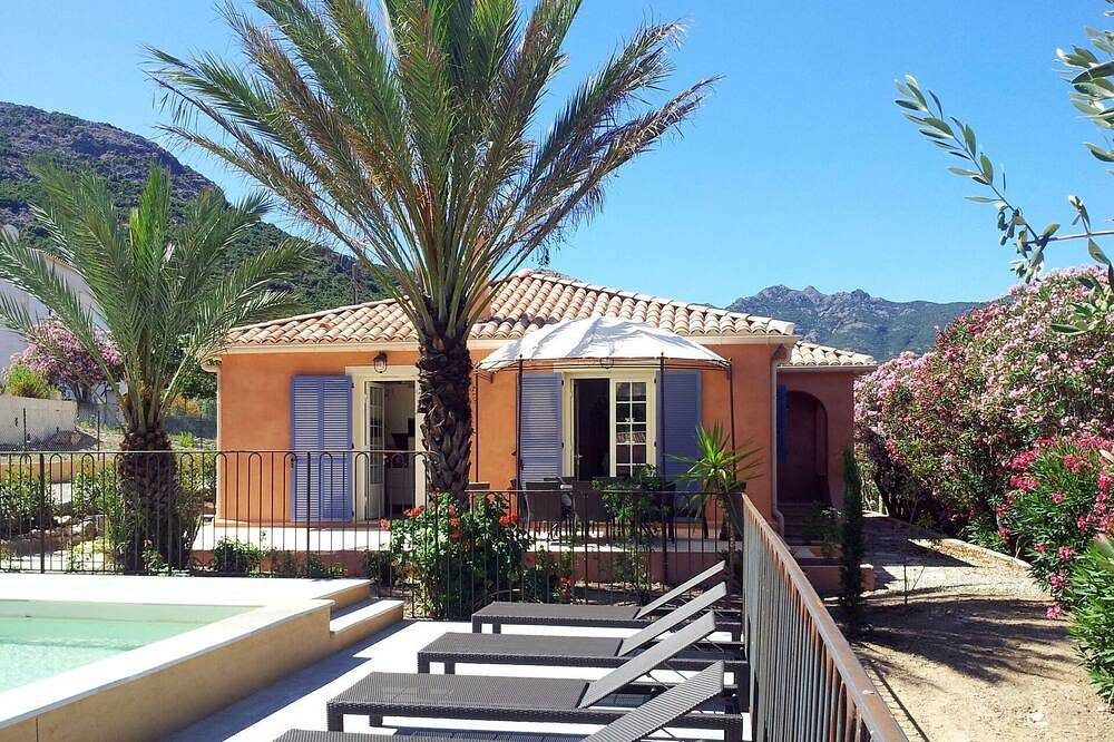 Entire apartment, Beautiful apartment for 8 guests with Wifi, A/C, pool, Tv, terrace and parking in Galéria, Parc naturel régional de Corse
