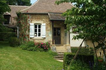 Gîte pour 8 personnes, avec jardin et terrasse à Buxy