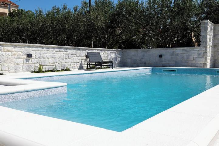 Ferienwohnung für 4 Personen, mit Garten und Balkon sowie Pool - 1