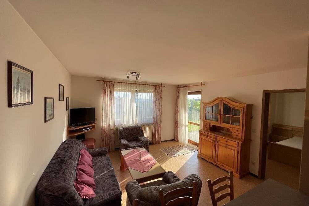 Ganze Wohnung, Helle Ferienwohnung (56 qm) für bis zu zwei Personen mit Terrasse in Neunburg vorm Wald, Naturpark Oberpfälzer Wald