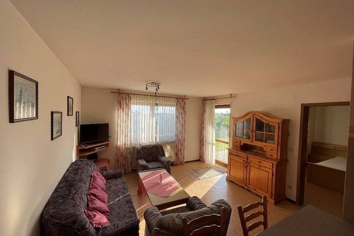Ganze Wohnung, Helle Ferienwohnung (56 qm) für bis zu zwei Personen mit Terrasse in Neunburg vorm Wald, Naturpark Oberpfälzer Wald