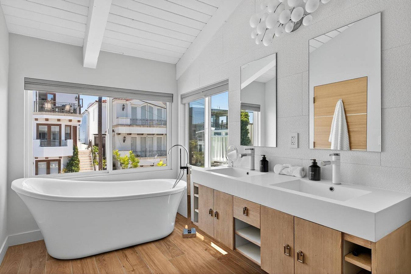 Your Coastal Getaway in Manhattan Beach Awaits in Manhattan Beach, Los Angeles County