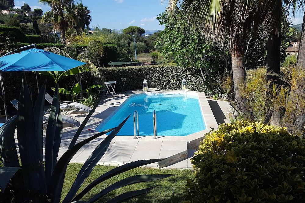 Entire apartment, Detached 30 m2 T2 apartment in villa with swimming pool in Mandelieu-la-Napoule, Cannes region