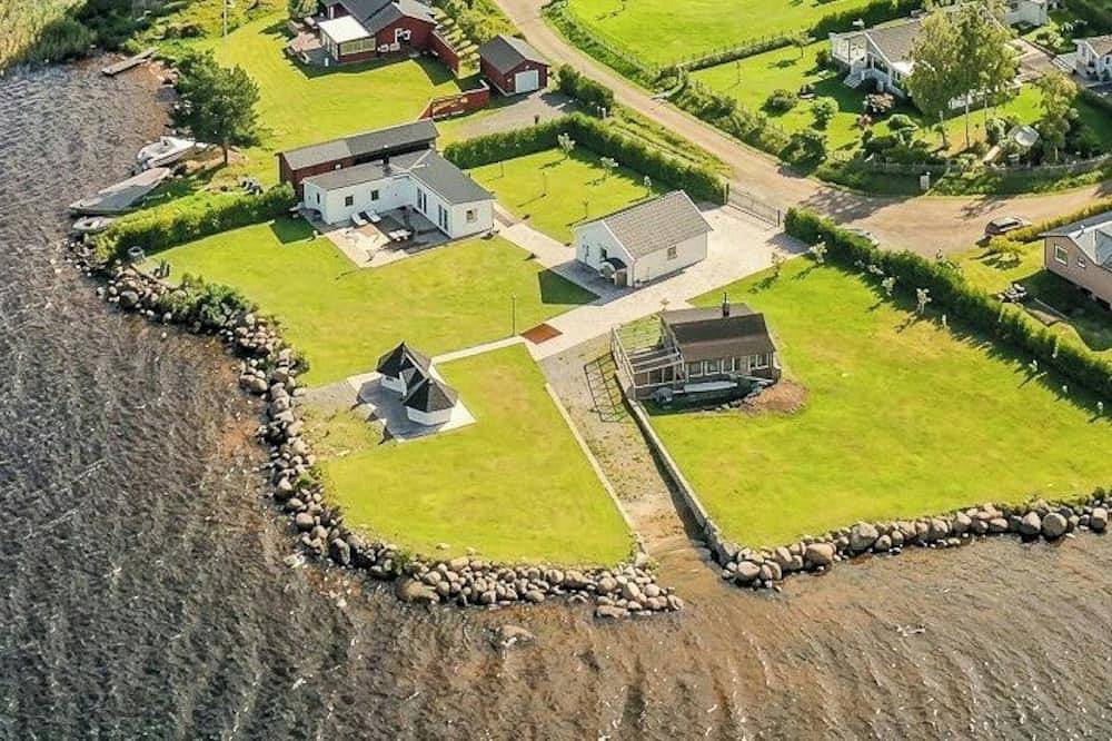 Newly renovated house on private peninsula in Karlskoga, Örebro und Umgebung