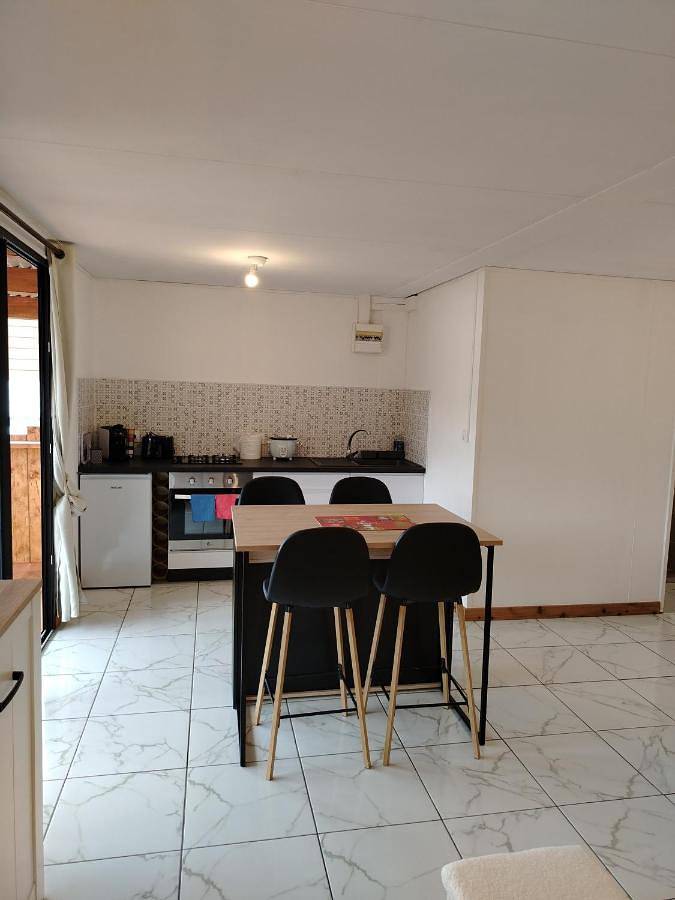 Location de vacances pour 2 personnes, avec terrasse ainsi que jardin et vue dans Les Makes - 3