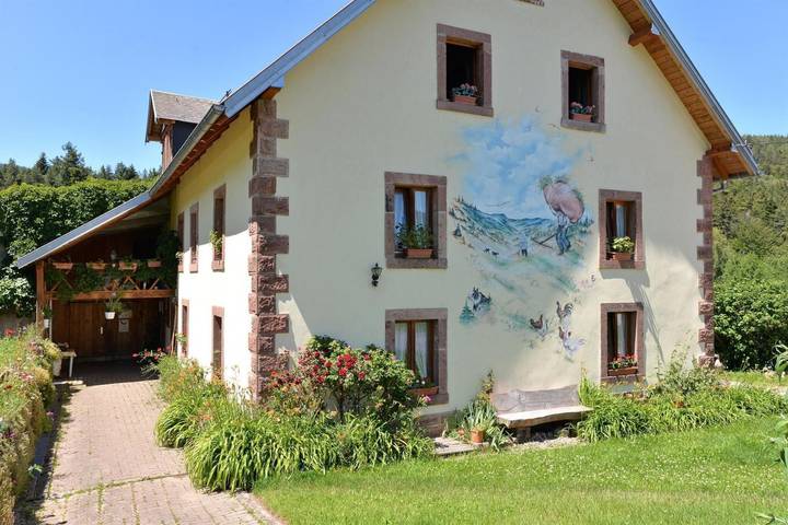 Cottage "Les Hirondelles" con vista sulle montagne, giardino in comune e Wi-Fi in Orbey, Parco naturale regionale dei Ballons des Vosges