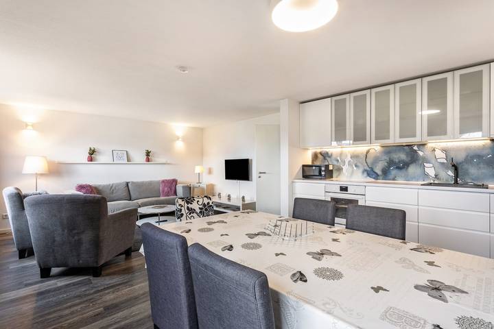 Hel lejlighed, Apartment 'Good Times' with Private Terrace and Garden near Lake Sorpesee in Langscheid (Sorpesee), Sundern