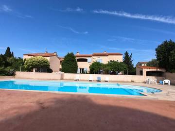 Gîte pour 2 personnes, avec jardin ainsi que piscine et terrasse à Claira