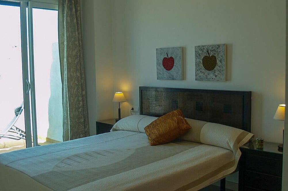 Entire apartment, Nerja Paradise Rentals - Apartment Plaza de España in Nerja Centre, Nerja